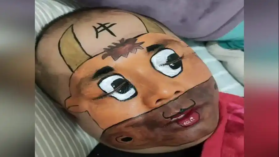 实力坑丈夫!男子喝醉酒熟睡,被妻子偷偷在脸上涂鸦