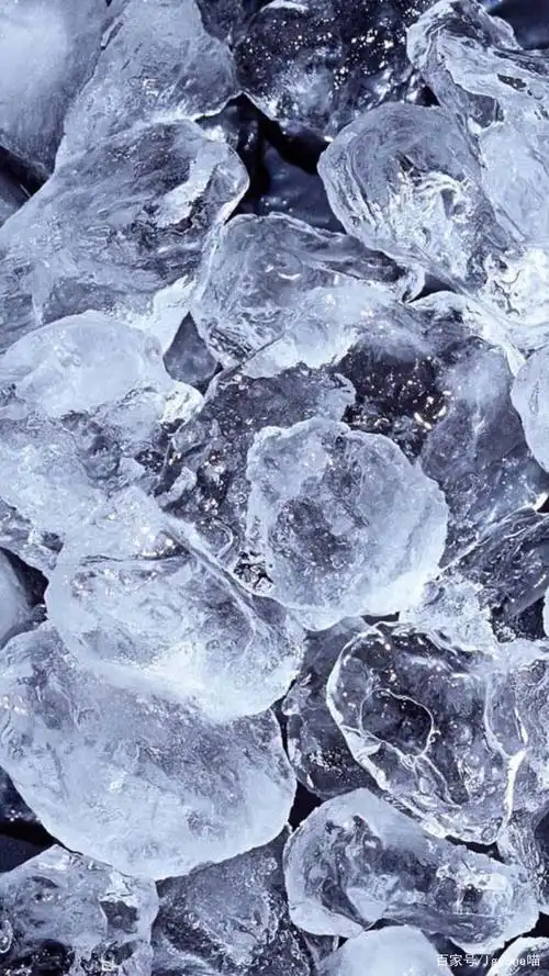夏天太热了,蔫蔫的,蓝白色的冰啊,看着感觉冰冰凉凉的,防暑啊