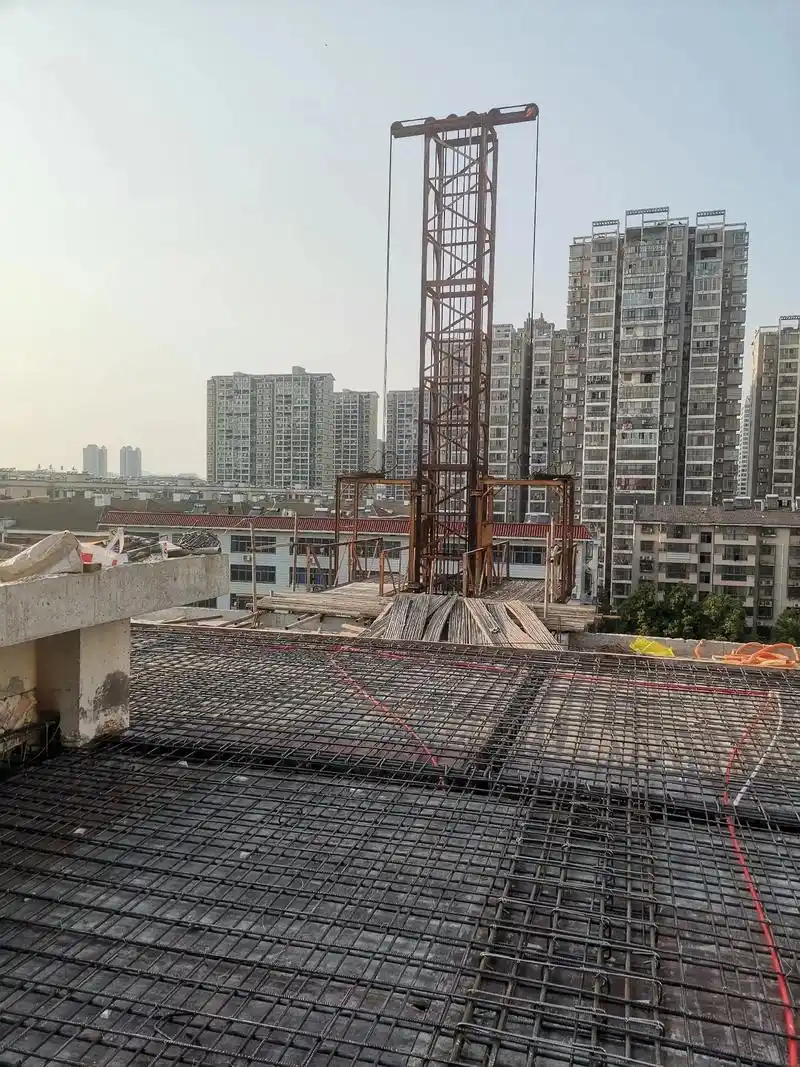 今天我翻出建七层时的放钢筋图出来晒晒的,来看看这楼面的分布钢 - 抖