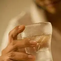 喝饮料的男生高清头像大图【点击鼠标右键下载】