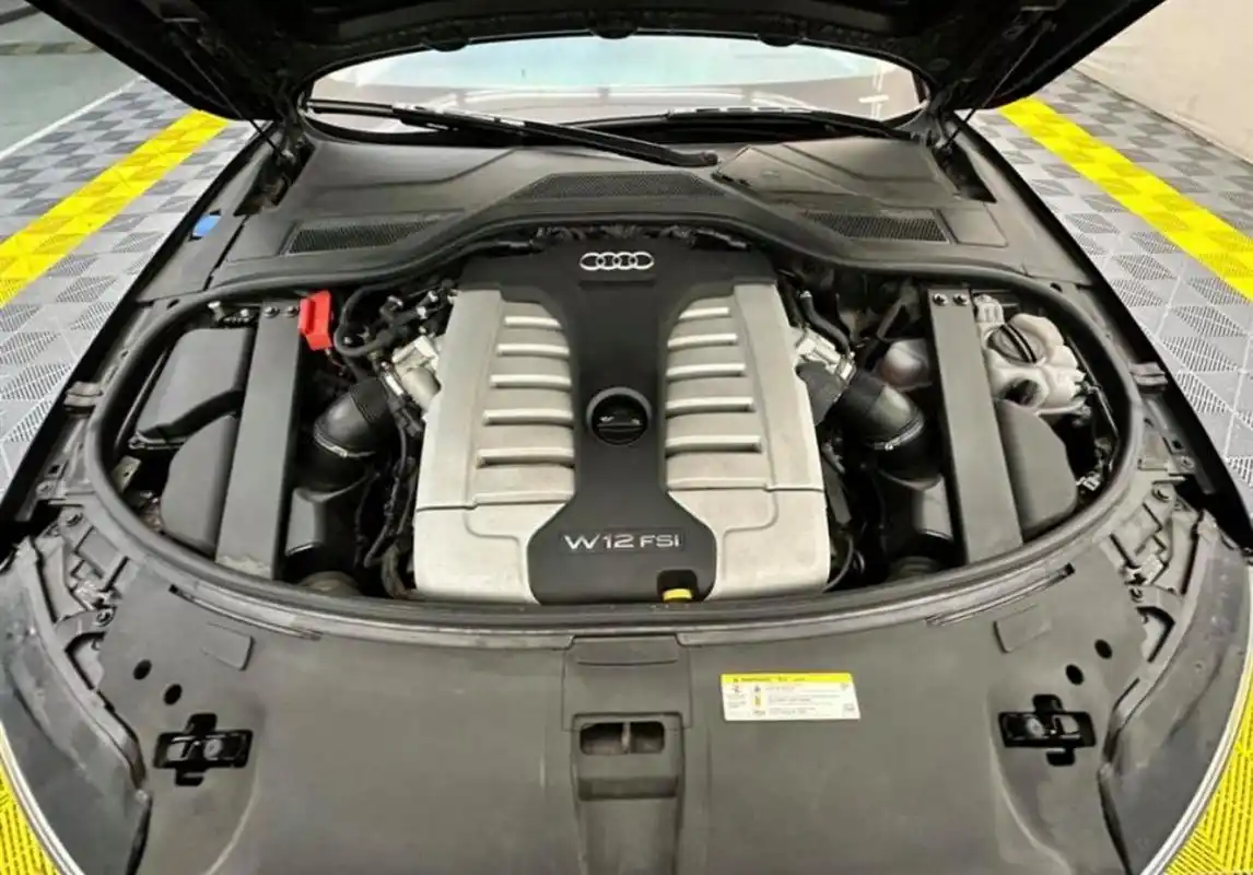 2018年奥迪a8l w12 旗舰版 6.3l新车指导价256.