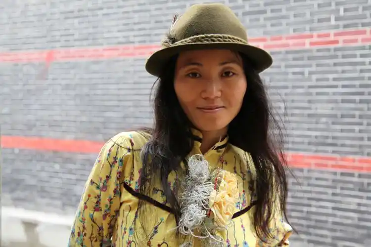 今一朋友转来今日头条,介绍上海女作家"鸡毛姐".