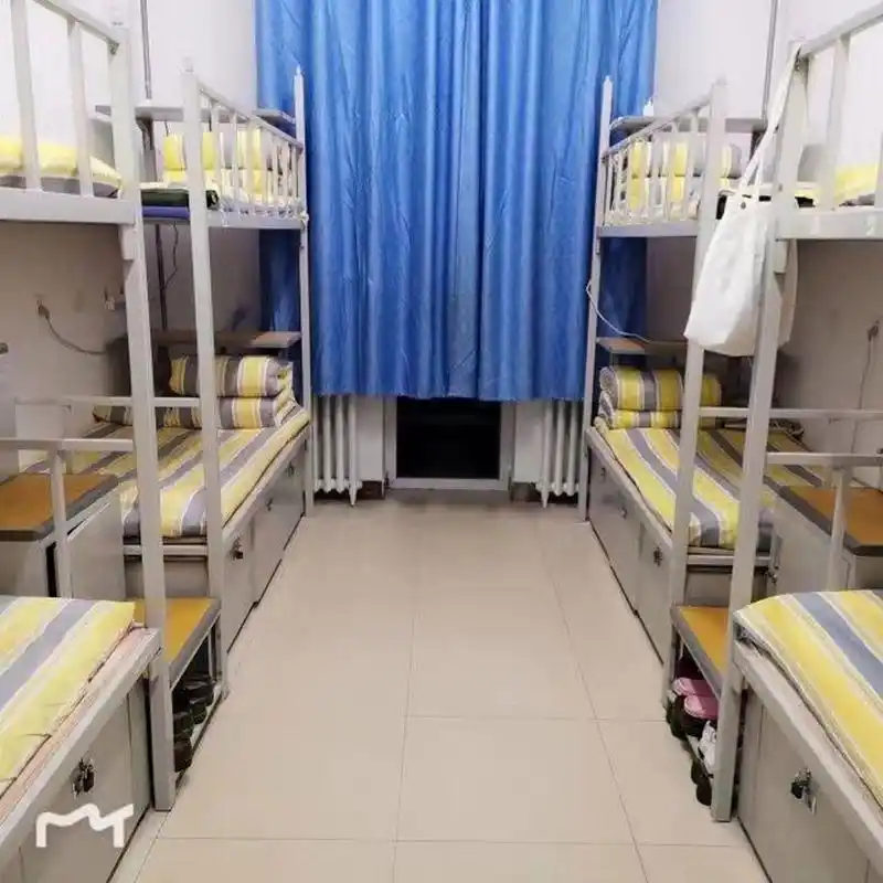 吉林工商学院宿舍 宿舍分8人,4人寝.