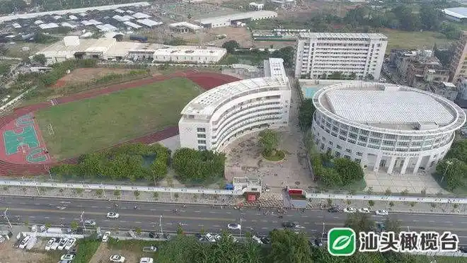 汕头经济特区林百欣中学龙祥学校今天一早,利用原汕头乒乓球学校升级