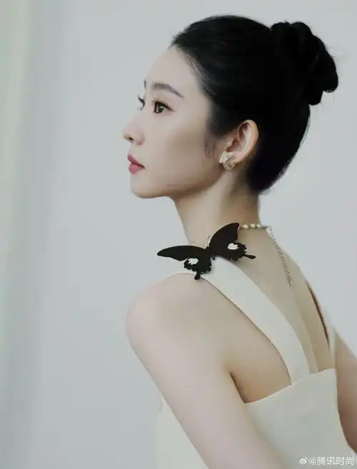 鹅娘星光##张艺凡浪漫法式大片##张艺凡秋意故事感大片