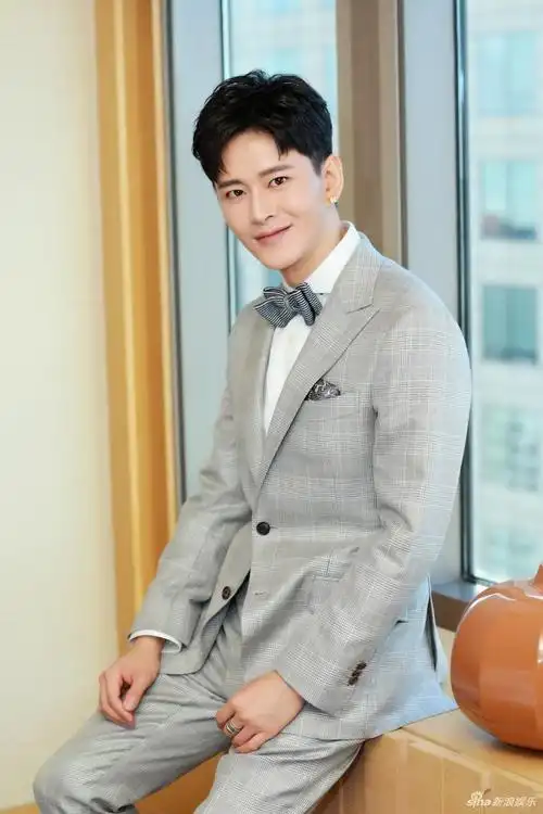 2022年丨黄宥明翻包授权植入合作价格日常分享明星种草好物