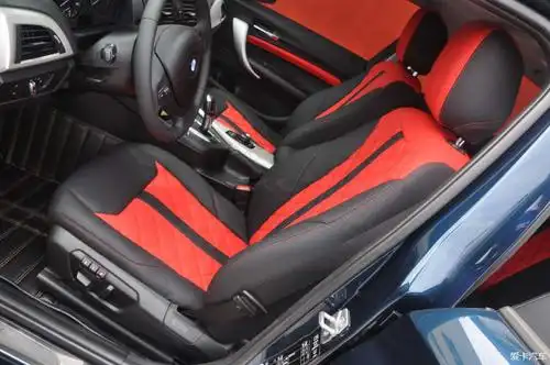 黑红拼接宝马1系改装真皮内饰彰显女人魅力