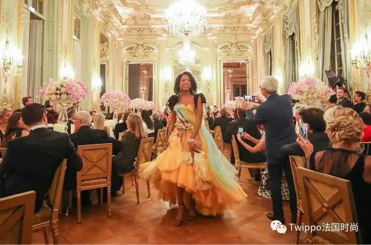 巴黎名媛舞会顶级白富美的成人礼上出现了3位华人女孩