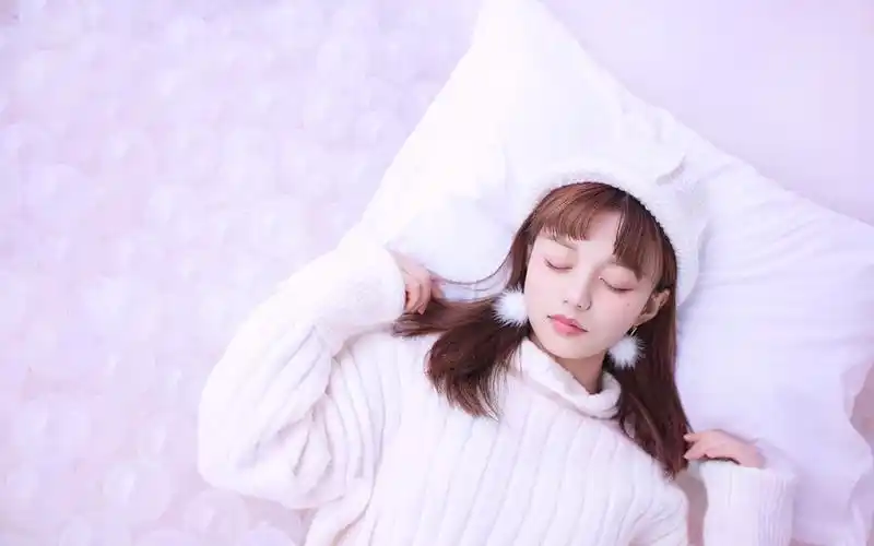 戴帽子的女孩甜美可爱写真图片桌面壁纸