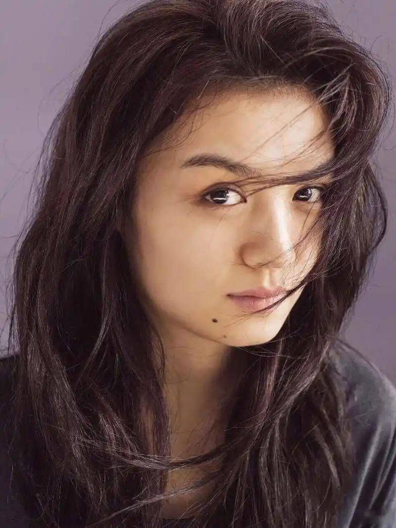 今日,某化妆品牌发布了一组女明星素颜高清照片,让大家看到了她们无