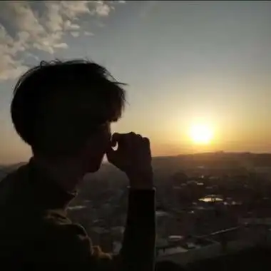 17张高清好看的男生头像暖男帅气阳光