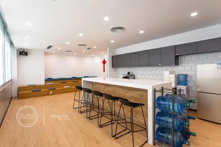 广州办公室设计中的茶水间设计_公司