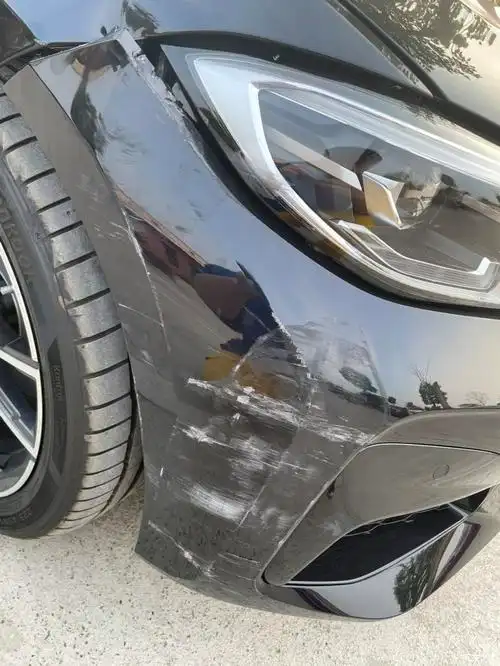 【图】新车一血没注意蹭铁门上了_宝马3系论坛_汽车之家论坛