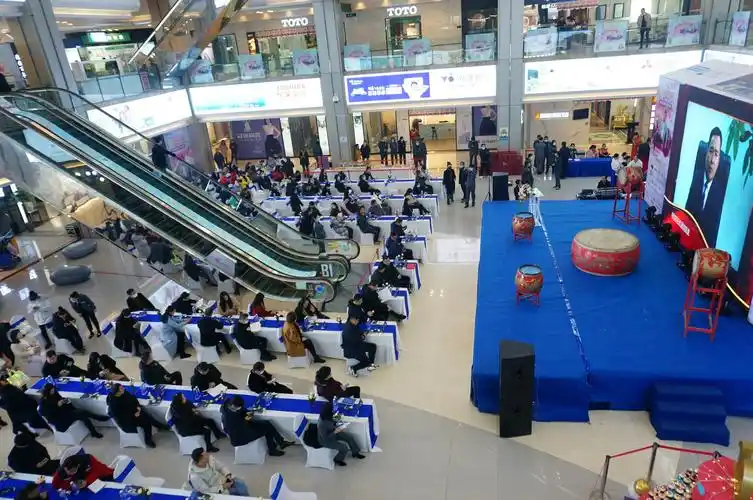 红星美凯龙黄石迎宾商场十周年庆典活动今天中午完美落幕.