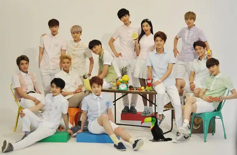 exo拍夏季校服写真清爽帅气高清大图