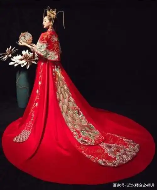 看了真正的中式凤冠霞帔,你还感觉西式婚纱比中式的好吗!