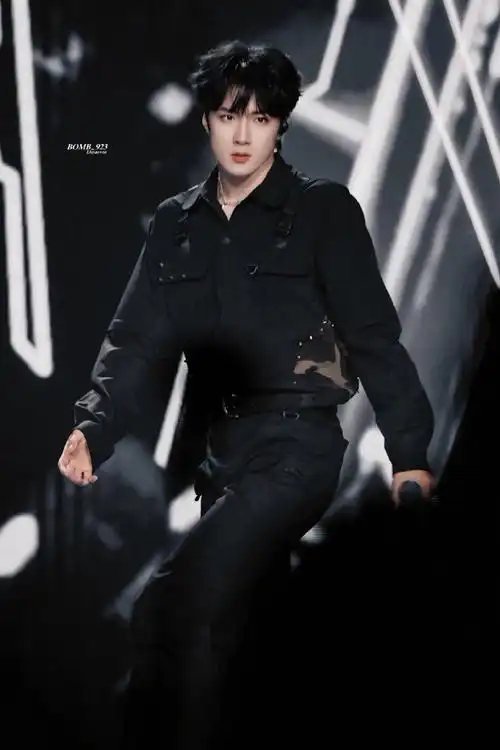 名场面#这是当时帅上单人热搜的舞台真的很顶,今年也要看刘耀文的舞台