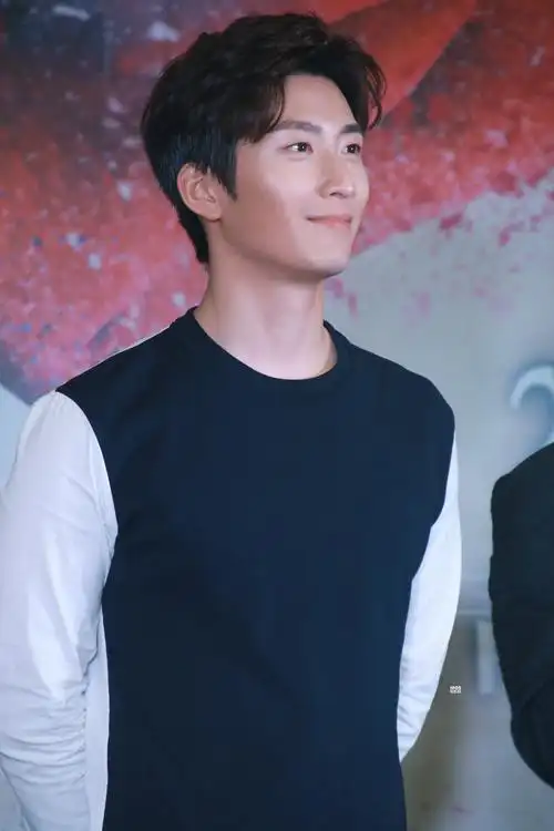 《六人晚餐》主创成都约饭 窦骁张钧甯赴火锅盛宴