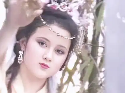 《江湖恩仇录》中女主向春花与李小刚生死与共,结局却是李小刚与黑白