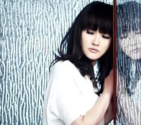 19岁出道一曲成名,被视为王菲接班人,却遭雪藏多年,被人遗忘