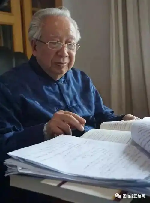 工作中的邬沧萍