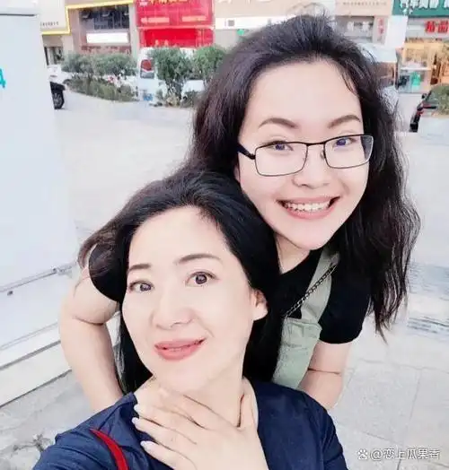 我,60后甘肃人,前一线大厂设计总监,退休后是留守的独居妈妈