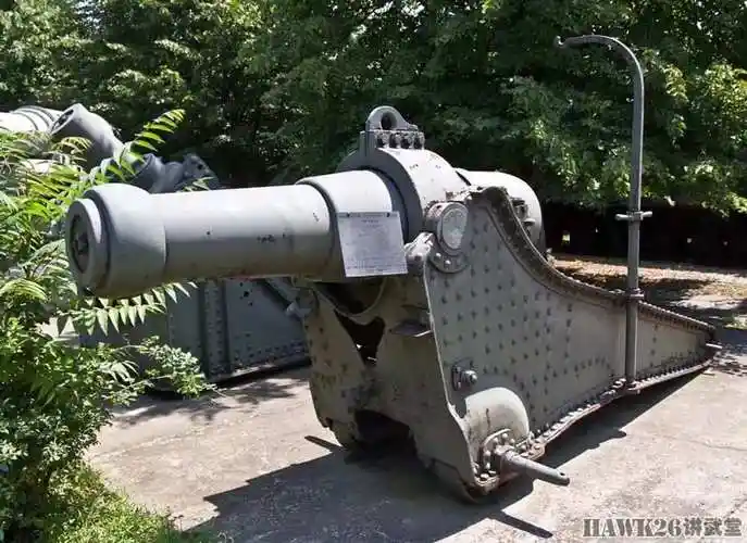 保存在西班牙巴塞罗那的一门305mm trubia重炮.