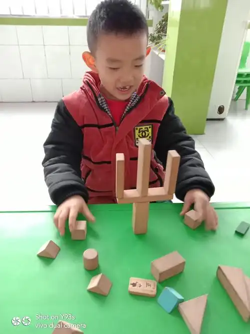 宝贝自由搭积木游戏