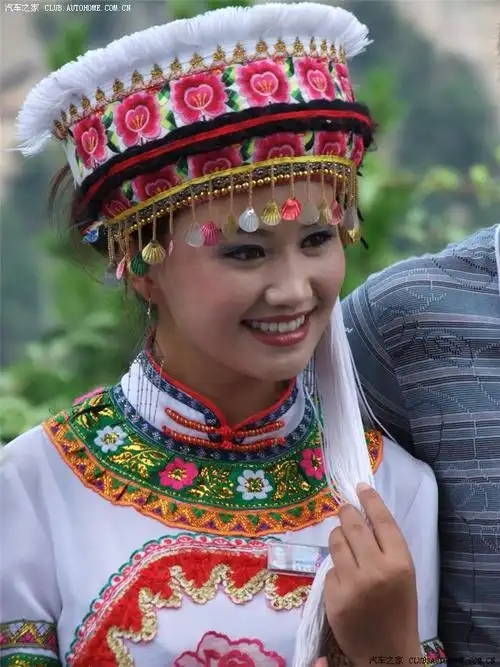 昨天我在湖南张家界抓拍的土家族极品美女