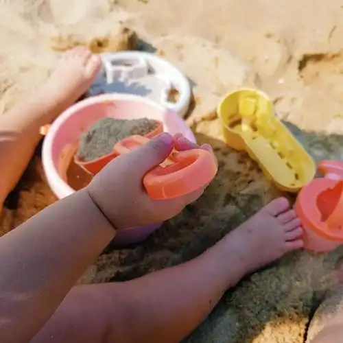 儿童沙滩玩沙玩具套装挖沙子工具沙宝宝挖土漏海边车铲沙铲子和桶