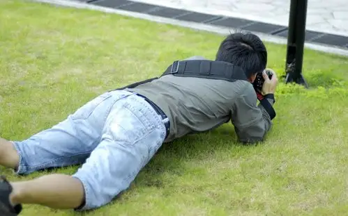 【引用】[原创摄影]纪实:专业摄影师拍照姿势