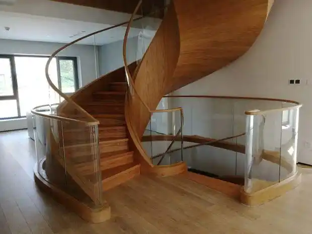 北京玻璃旋转楼梯别墅轻奢螺旋玻璃楼梯异型楼梯钢化玻璃护栏