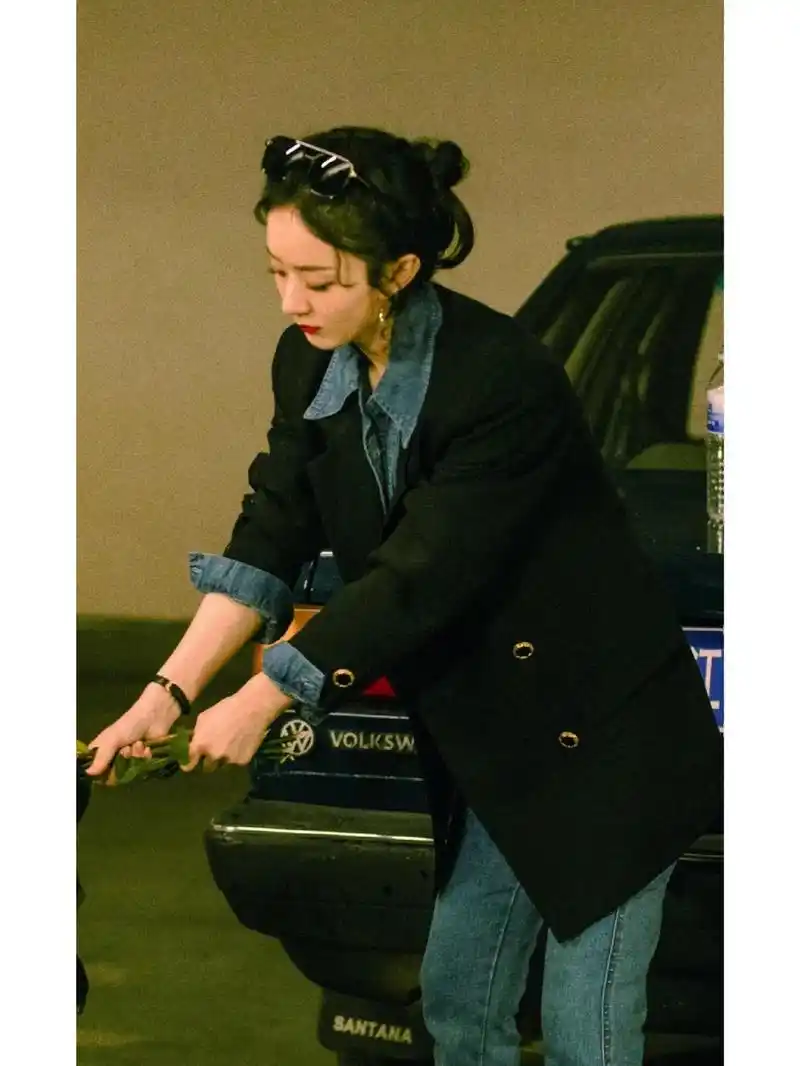 跟着赵姐学穿搭!#赵丽颖风吹半夏港风穿搭有多绝 百搭的#牛仔 - 抖音