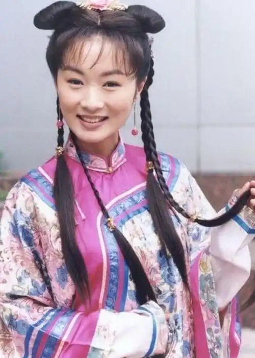 郑家榆晒健身照49岁身材苗条无赘肉坦言现在还没对象很丢脸