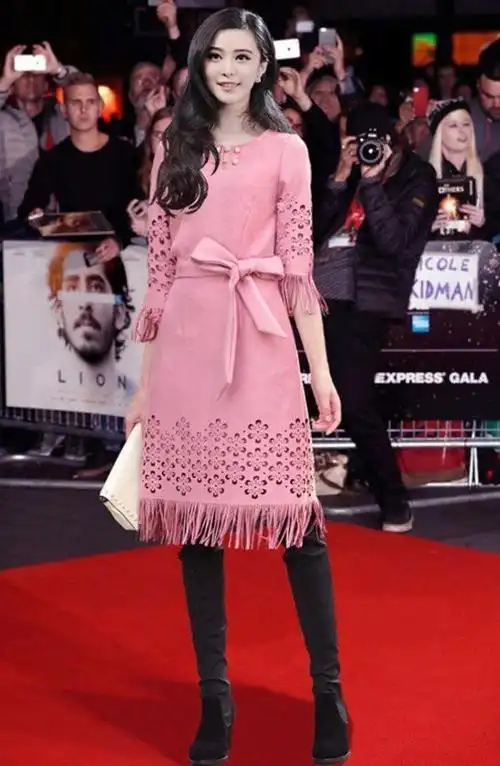 粉色裙子配什么颜色鞋子(粉色裙子搭配鞋子的4种出彩方式)-图8