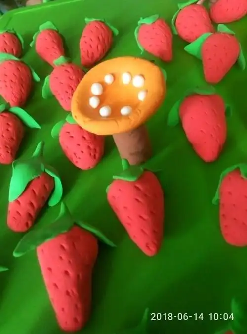 博阳体育幼儿园可爱宝宝班彩泥第十三课《草莓》