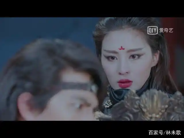 《飘香剑雨》第12集:伊风为救妻子自断一臂,却没想到她竟是boss