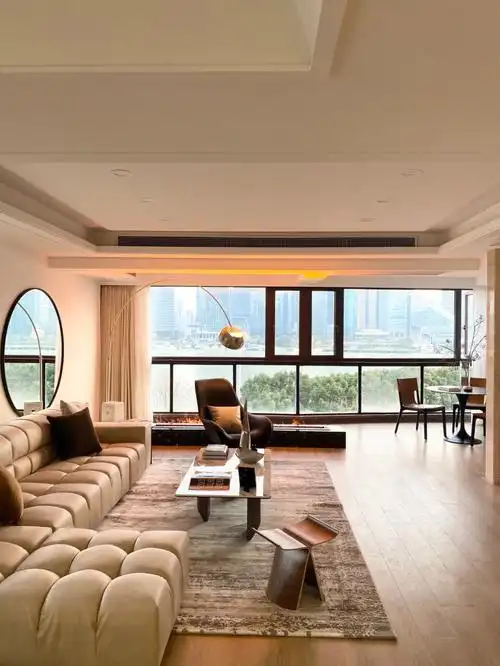 外滩江景房300平方米才配叫大空间