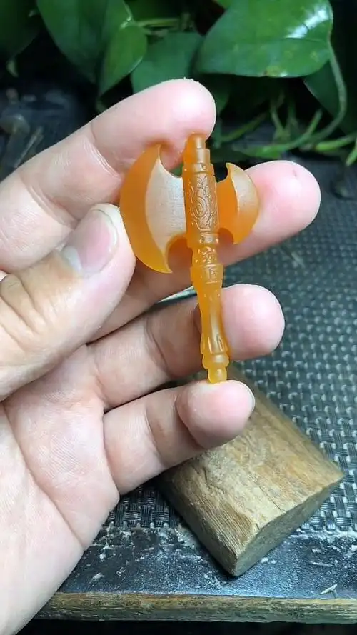 盘古斧,经过我的手慢慢雕琢,希望大家能够喜欢!