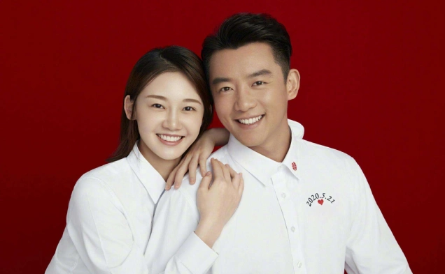 有种秀恩爱叫唐嫣"结婚照",别人一本正经,她却跟别人不一样