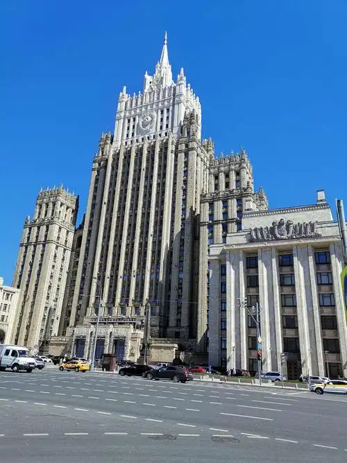 到今天才知道,我们入住酒店对面的"七姐妹大楼"就是现在俄罗斯外交部.