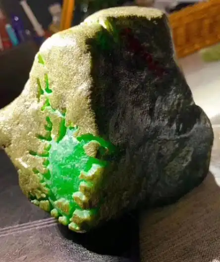 帝王绿翡翠原石图片