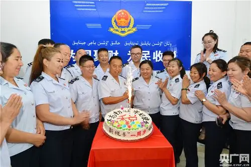 共话成长,分享感悟,品尝"生日"蛋糕;青河县税务局开展"党建引领助前行