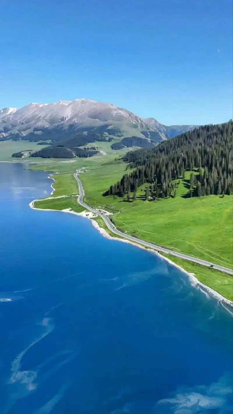 赛里木湖国家级风景名胜.北疆大环线,落日,夕阳,湖泊,高山, - 抖音