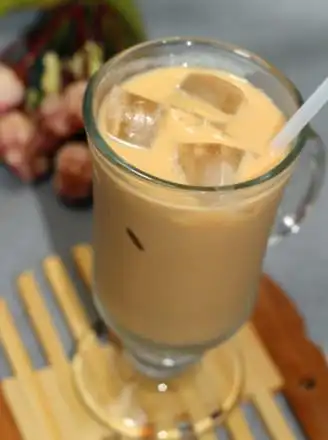 冰镇焦糖香草奶茶