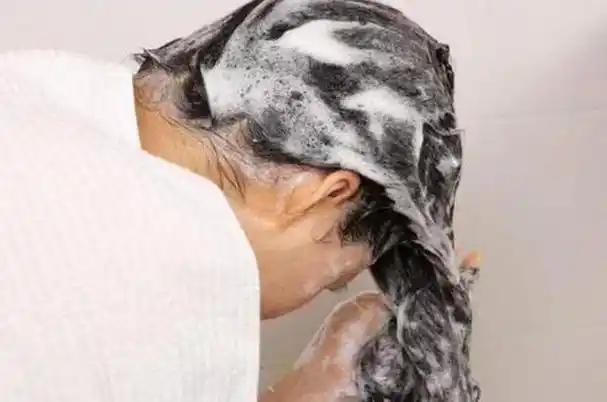 建议女人:洗头时,学会做这些,洗出来的头发会更柔顺,减少断发