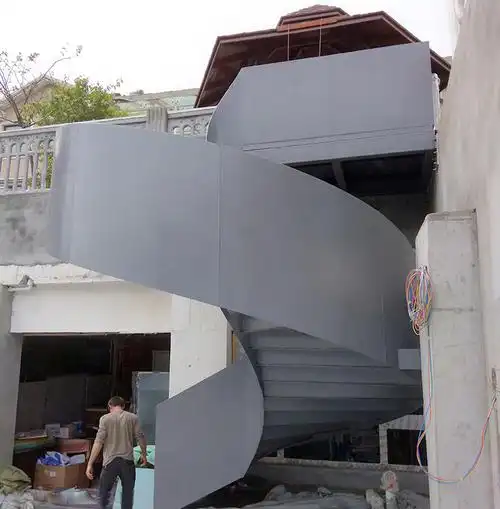 别墅高栏板钢结构旋转楼梯