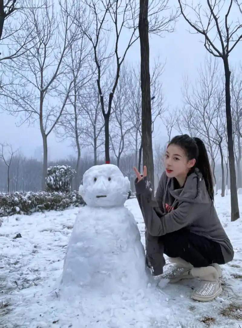 如果大家看见我堆的雪人请善待它,毕竟这是我长这么大第一次堆雪 - 抖