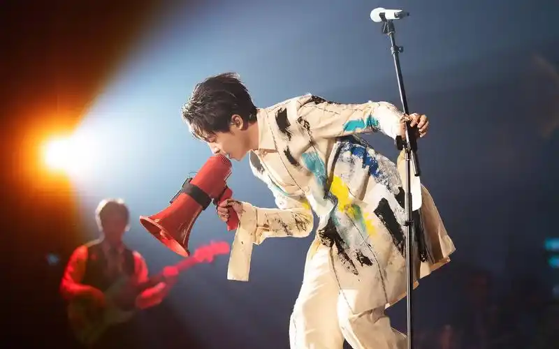 吴青峰 太空人>概念专辑手动踩点混剪_哔哩哔哩 (゜-゜)つロ 干杯