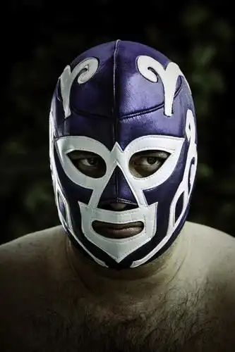 人,仅一个男性,仅一个人,仅一个中年男性,阴影,朦胧,模糊,光线,面具